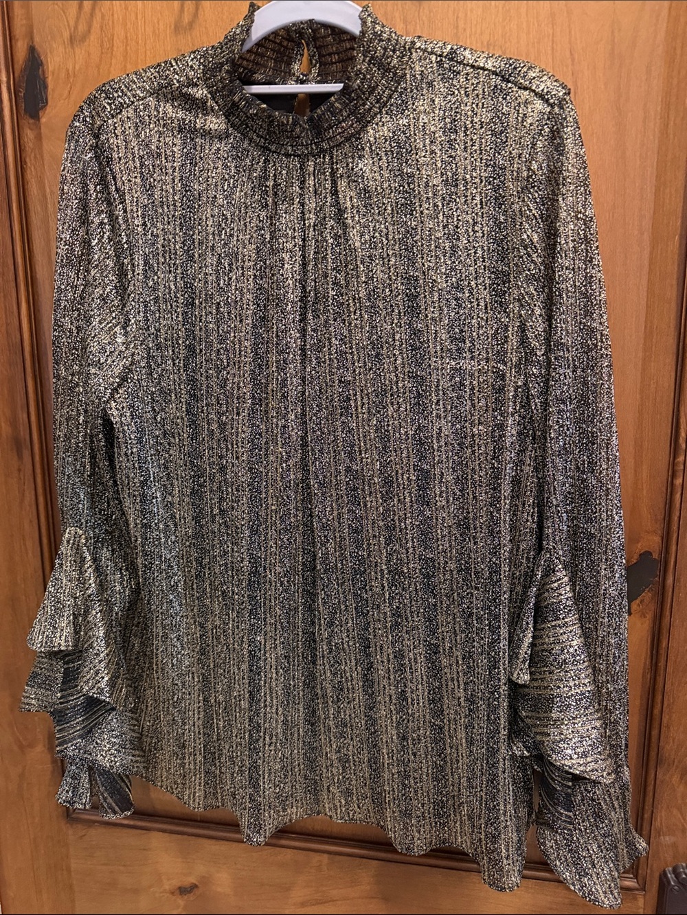 Vince Camuto Metallic Ruffle Cuff Long-Sleeve Top - Gold & Black XL